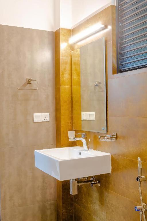Ceylanro Transit Villa Negombo Bagian luar foto